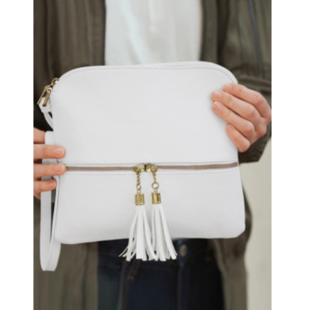 121. ☀️Tassel Crossbody Bag☀️